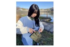 キャンプ　アウトドアに!!　アルバートン社の難燃、防水生地で作った　スマホショルダー　カーキドラブ【1374173】