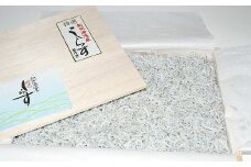和歌山県湯浅湾のワンランク上の新鮮こだわり釜揚げしらす400g（木箱入り）