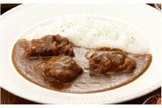 熊野牛肉カレー甘口・辛口　200ｇ　各2食 / 田辺市 熊野牛 ブランド牛 牛肉 牛肉カレー レトルトカレー レトルト レトルト食品 カレー セット 詰合せ 食べ比べ【oon001】
