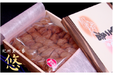 紀州杉木箱詰め 「紀州里一番」悠  800g  塩分8% / 和歌山 梅干し 田辺市 紀州南高梅 南高梅 梅干 梅 うめ 贈答【ktk026】