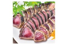黄金藁焼き一本釣り戻り鰹タタキ 1kgと藻塩(5パック)のセット【1か月以内に発送】【nks102B】