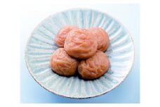 うす塩梅干し７５０ｇ〔化粧箱入り〕《紀州南高梅》