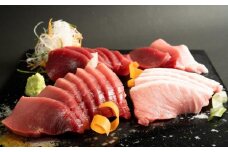プレミア和歌山認証品 本マグロ（養殖）トロ＆赤身セット　1.35kg［年末発送（12月25日から30日発送）］［KS13］