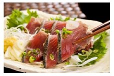 黄金藁焼き一本釣り戻り鰹タタキ 1kgと藻塩(5パック)のセット【1か月以内に発送】【nks102A】