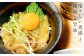 漬け丼のタレは、秘伝のタレを使用し、特産品の柚（ゆず）を隠し味に加えています。