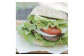 SANBE BURGERオリジナルのパテとバンズに、お好みの野菜やソースを挟んでオリジナルバーガーが作れます。