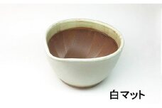 楽すり鉢 中サイズ(直径約15cm×高さ8.5cm) 白規【MS-201】｜送料無料 元重製陶所 もとしげ 石見焼 すり鉢 単品 すべり止め シリコンゴム付 安定 雑貨 日用品 食器 器 おしゃれ しろ 白 白色 和陶器 焼き物 キッチン 卓上 調理 台所 ごま 贈り物 プレゼント｜