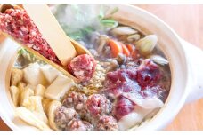 イノシシ鍋セット（山椒つくね入り） 約750g【冬猪肉 ロース 500g 山椒 つくね 1パック 専用出汁 飛魚だし 1パック 肉 猪肉 いのしし肉 鍋 冷凍】