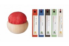 なめらかに通る、まっすぐ伝わる想い「針ものがたり 5種」、季節の色をイメージした「針やま　赤紅(睦月)」のセット