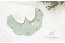 No.114 襟付きくすみグリーンのフラワースタイ ／ ベビー 赤ちゃん 用品 グッズ 山口県