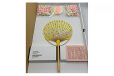 丸亀の縁起菓子【おいり】と【おいりうちわ】のセット　黄色