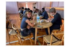 外国人と英語でおしゃべりしながら食事をしよう。 　Pine View Cafeの１回利用券