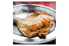 讃岐名物　骨付鳥　10本セット　ひな足　調理済み　温めるだけ|骨付鳥 ひな 鶏 鶏肉 名物 スパイス やみつき ギフト 食品 冷凍 お取り寄せ プレゼント 贈り物 贈答 香川県 三木町|_mk146-132