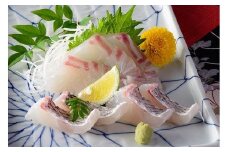 愛媛県産養殖真鯛フィレ２枚（お頭付き冷凍）