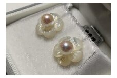 【わかき真珠】　アコヤ真珠ピアス　白蝶貝花びら５枚