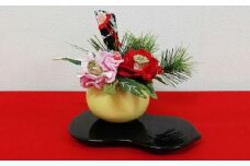 【迎春花飾り】姫椿　トレー・赤クロス・羽子板付き　らんまん 花 雑貨 造花 インテリア お祝い ギフト 贈答 人気 送料無料 高知市 【花工房美呂】 [ATCO028]