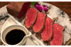 土佐和牛のモモ肉ローストビーフ（自家製ステーキソース付）【２００～３００ｇ】