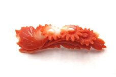 国産桃珊瑚ブローチ1【彫り・花】