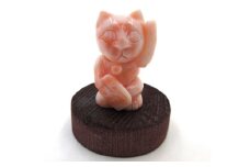 ピンク珊瑚の置物 招き猫・左手（fko-11B）