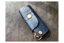 鹿革のキーケース（スピーディー振り出し式）【紺】鍵ケース 革小物 革製品 レザー ハンドメイド レザークラフト キーリング アクセサリー お洒落 金属 ギフト 25000円【R00553】