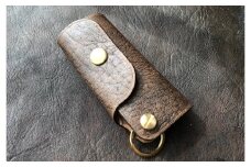 鹿革のキーケース（スピーディー振り出し式）【焦茶】鍵ケース 革小物 革製品 レザー ハンドメイド レザークラフト キーリング アクセサリー お洒落 金属 ギフト 25000円【R00554】