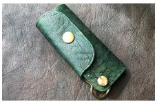 鹿革のキーケース（スピーディー振り出し式）【深緑】鍵ケース 革小物 革製品 レザー ハンドメイド レザークラフト キーリング アクセサリー お洒落 金属 ギフト 25000円【R00555】