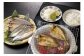 食卓を囲んでお召し上がりください。