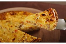 コロンブスの茶卵と四万十ポークを使った四万十キッシュ（冷凍・1個入）Gbn-A18 フランス料理 仏料理 フレンチ クリスマス パーティ 卵料理 たまご 電子レンジ ホール 豚肉 ぶた肉 オードブル  惣菜 ギフト 軽食 おやつ お取り寄せ 人気 おすすめ パイ生地 6号 18cm 1万円以下