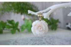 高知産天然白珊瑚薔薇の花のペンダント