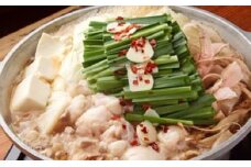 ②極上　国産黒毛和牛のぷりぷり小腸を使用した、ダシが決め手「あごだしもつ鍋」800gセット