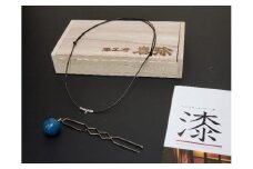 【ギフト用】【本漆塗】ゆれる漆玉かんざし(ブルー)・ペンダント両用タイプ(ペンダントコード付き)お洒落の幅が広がり日本の伝統工芸をお楽しみください