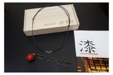 【ギフト用】〈本漆塗り〉ゆれる漆玉かんざし(朱)・ペンダント両用タイプ(ペンダントコード付き)　職人の手仕事アクセサリー