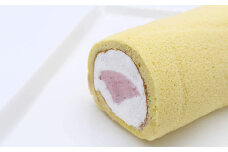 博多 あまおう と ジャージー牛乳 の 贅沢 ロールケーキ (2本入り)  ケーキ いちご
