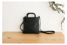 BE-013　大人のサコッシュ 2wayレザーショルダーバッグ Square/S（ブラック）