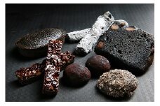 KURO SERECTION 砂糖と石炭の掛け合わせ スイーツ