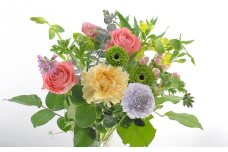 届いたら、いつもの花瓶に入れるだけ！ 簡単管理のおしゃれブーケ♪ 花瓶付き、延命剤付き！！