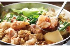 博多もつ鍋やまや もつ鍋セット あごだし醤油味 （3～4人前） （計903g） もつ鍋 モツ鍋 牛もつ 牛モツ 牛小腸 ホルモン 牛肉 お肉 肉 スープ ちゃんぽん麺 セット 国産 九州 福岡県 嘉麻市 冷凍