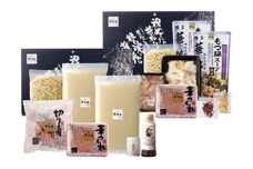 もつ鍋 博多華味鳥 水たき・もつ鍋醤油味セット(6～8人前） もつ 水炊き しょうゆ