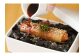 ご飯にのせて、タレをかけて、大葉・白ごま・糸唐辛子でよりお店の味に♪