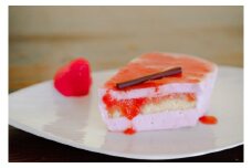 【福岡県産あまおう使用】いちごのムースケーキ 20センチ×1個