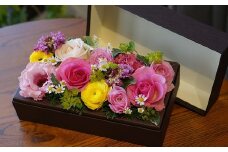 季節の生花のフラワーボックス：B160-019
