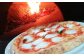 イタリア・ナポリで100年以上の歴史を誇るマリオアクント社製の薪窯を使用！
本格ピザの味をお楽しみいただけます。