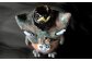 猫の帽子の上の方に花が生けられるようになっております。
