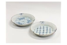 【伊万里焼】染付菊文・七宝文渕彫皿セット 032-H707