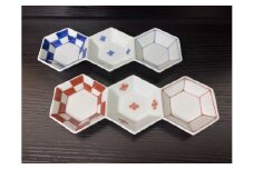 伊万里焼 市線花（青・赤）亀甲三品盛 165-H1067