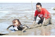 B-143 干潟で泥んこ体験【ご家族向け】