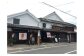 築100年を越える風情ある酒蔵。母屋は国登録の有形文化財
