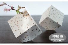 花器 キューブ(中) 白 【一輪挿し 手作り 陶器 オブジェ インテリア 癒し 贈り物】(H038108)