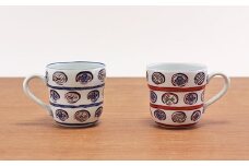 源右衛門窯 染錦丸紋割 組マグカップ 食器 マグカップ ペア 2個 セット 有田焼 和食器 食器 うつわ 器 マグ カップ コーヒーカップ 染錦 青 赤 ギフト 贈答 丸紋 手描き ギフト 贈答 110000円 11万円 A110-54