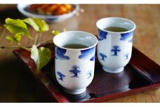 しん窯 青花 染付富士山反り組湯呑 有田焼 和食器 食器 うつわ 器 カップ コップ 2個セット 夫婦湯呑 お湯呑 ゆのみ カップ フリーカップ ギフト 贈答 手描き カップ2個 縁起物 松 富士山 大小セット 30000円 3万円 A30-231